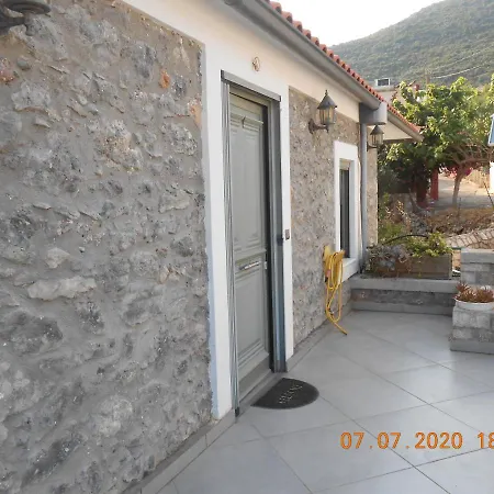 Lakonian Apartment *