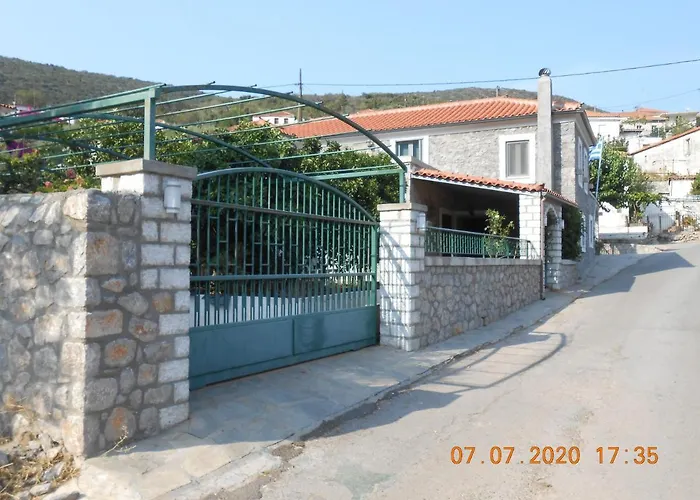 Lakonian Apartment *