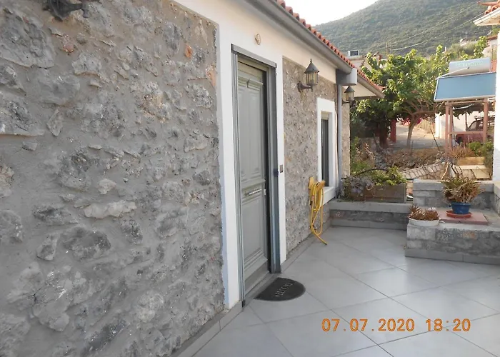 Lakonian Apartment *